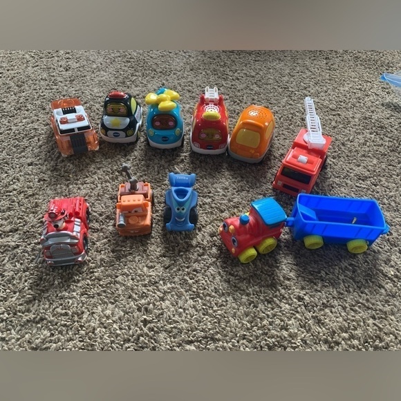 Mixed Bag of 10 Plastic Toys - Picture 1 of 5